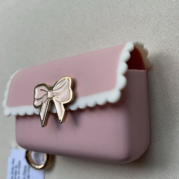 Bath & Body Works Pink Scalloped Bow Snap Case for Hand Sanitizer - Picture 6 of 12